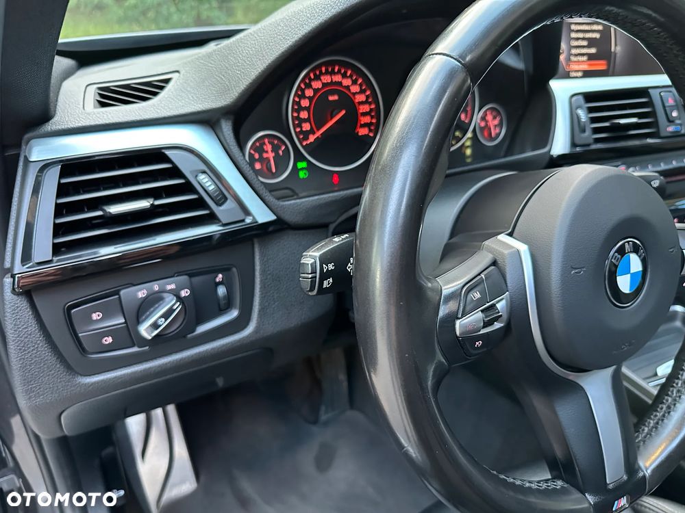 BMW Seria 3 325d M Sport - 29