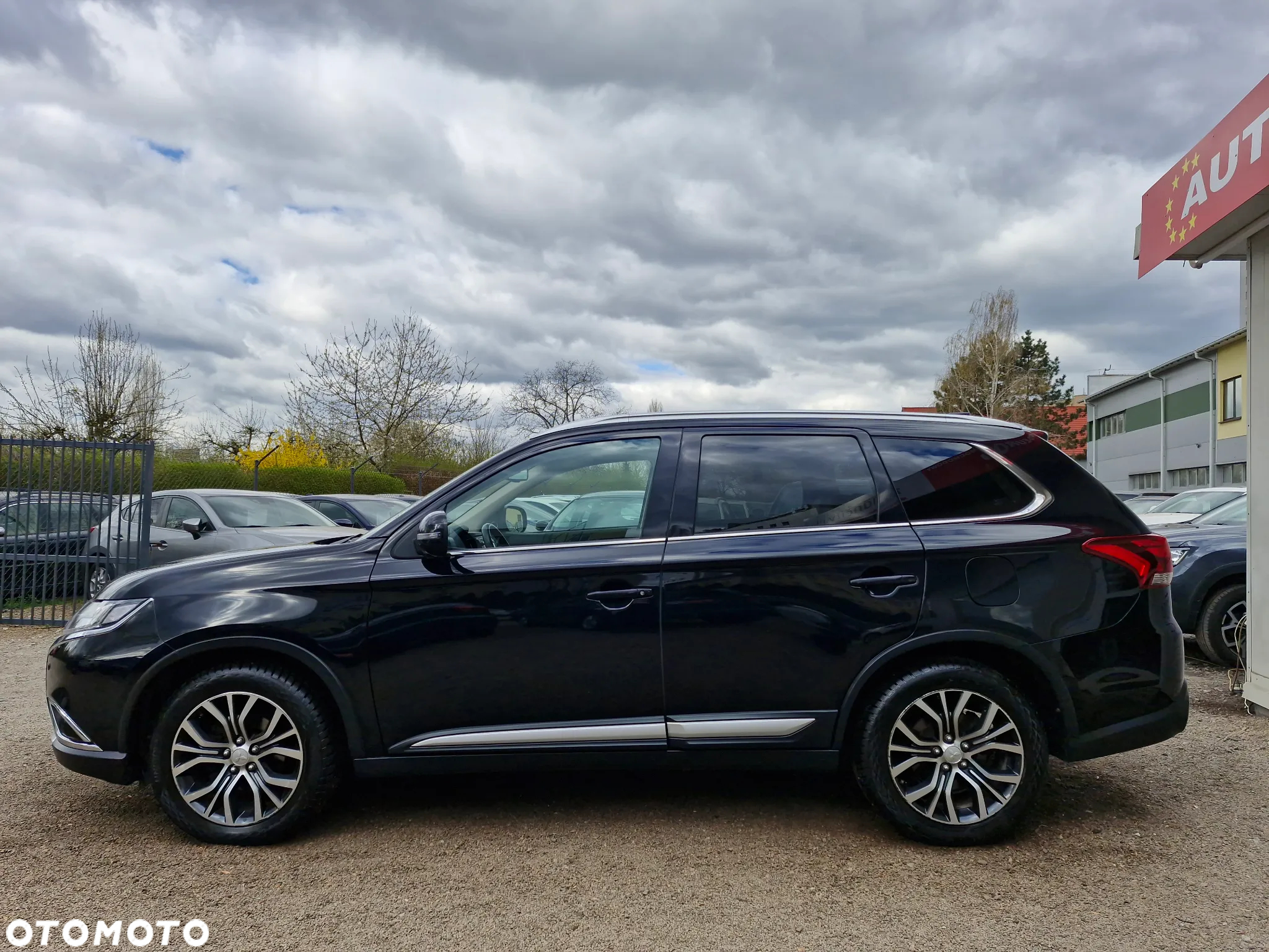 Mitsubishi Outlander - 2