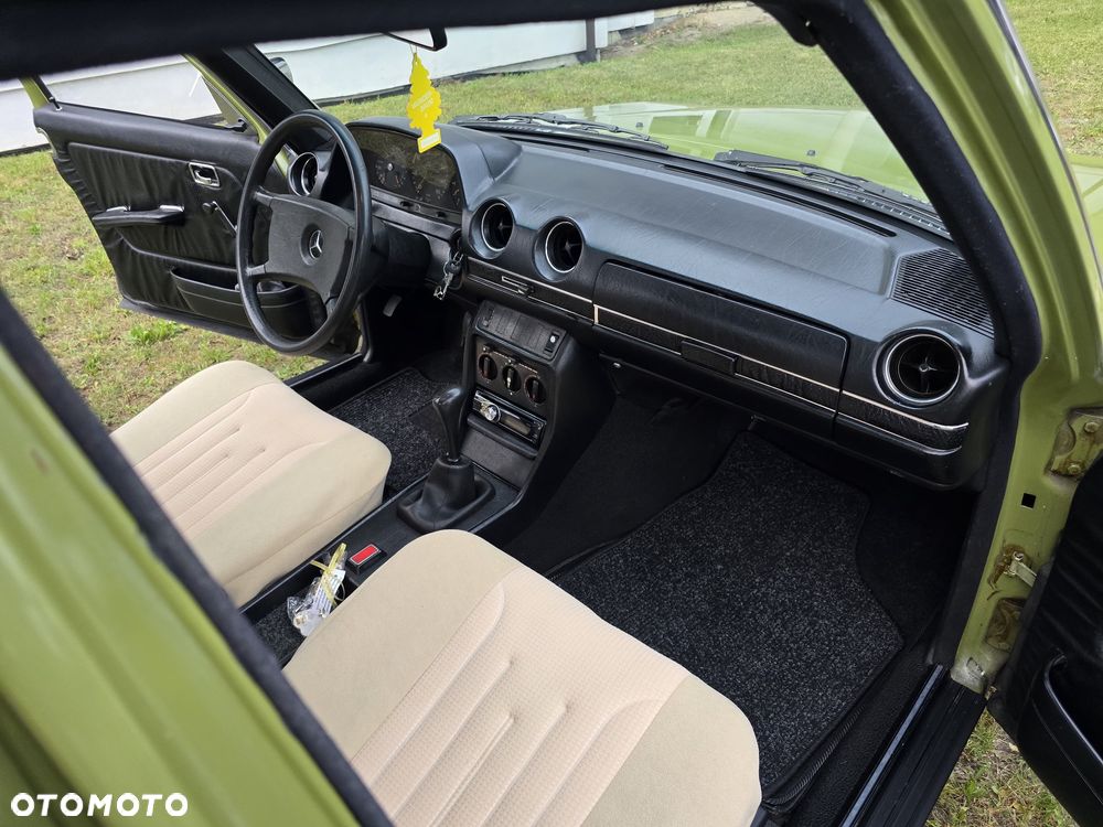 Mercedes-Benz W123 - 21