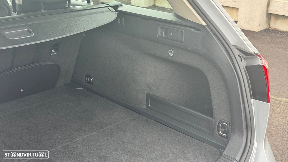 VW Passat Variant 1.6 TDI BlueMotion - 23