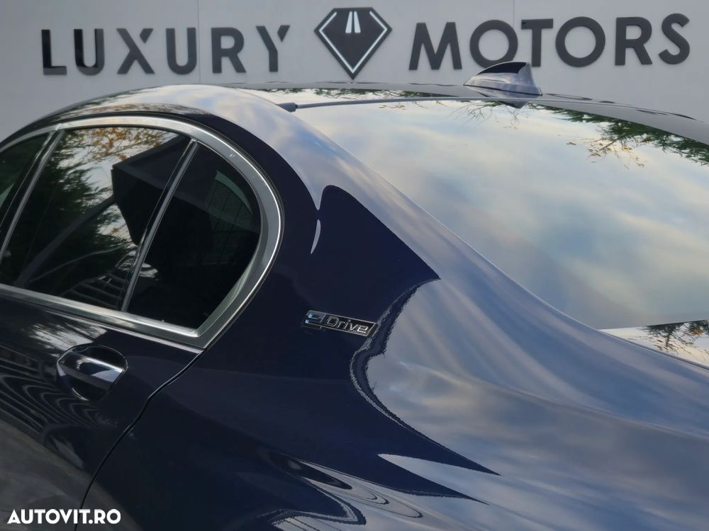 BMW Seria 7 740Le iPerformance - 38