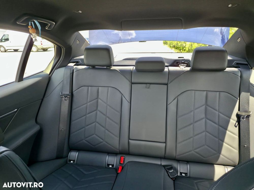 BMW Seria 5 520i AT MHEV - 25