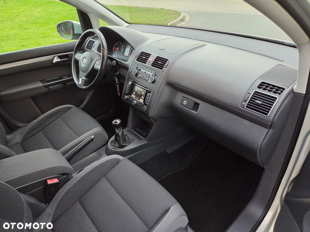 Volkswagen Touran - 16