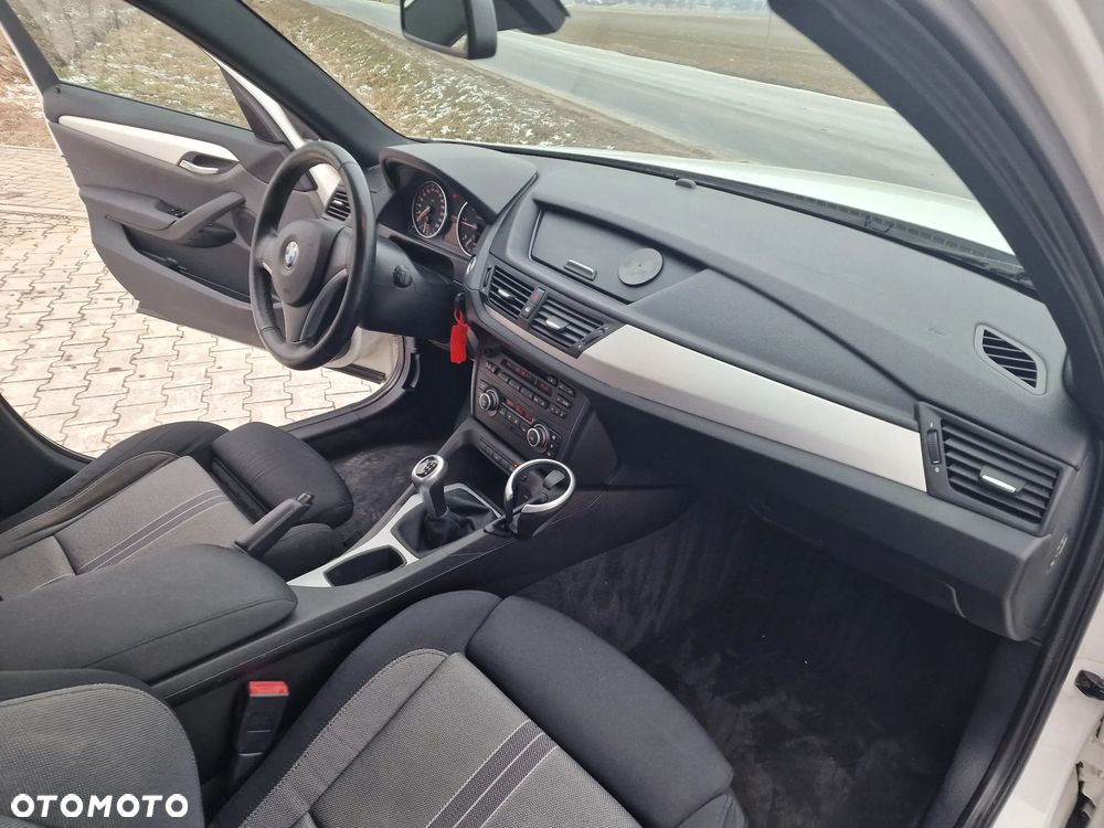 BMW X1 sDrive18d xLine - 27