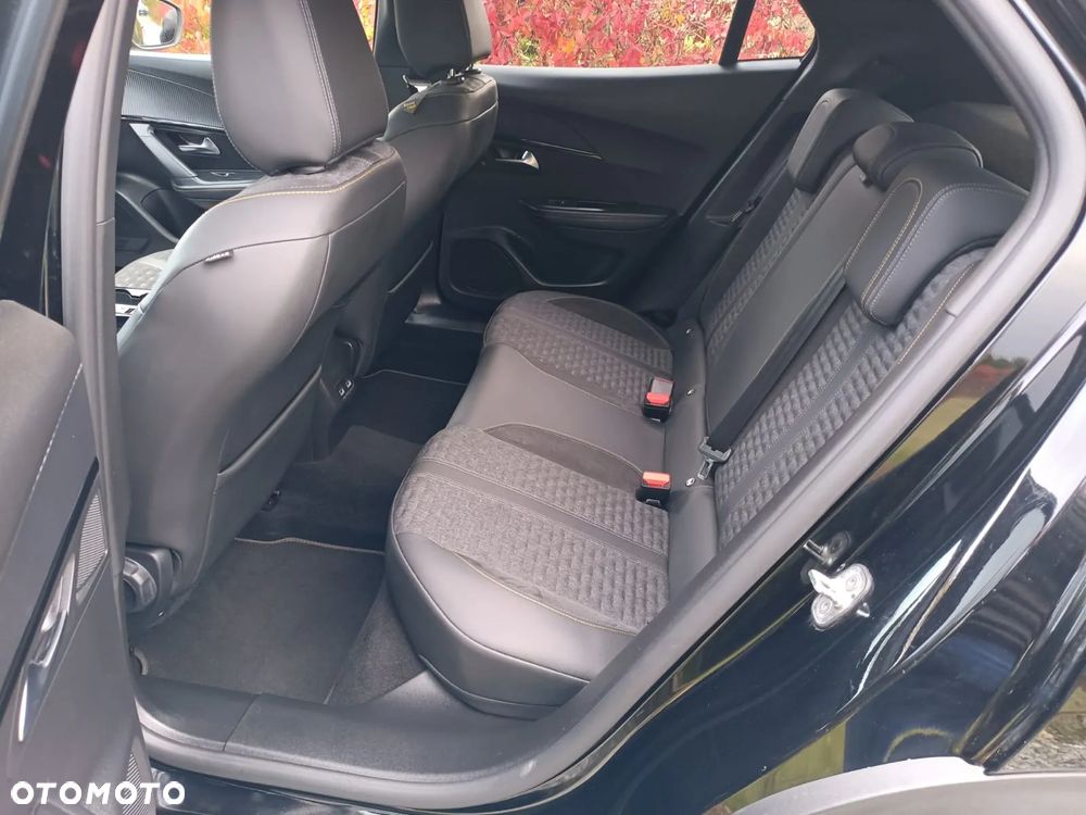 Peugeot 2008 PureTech 130 EAT8 GT - 34