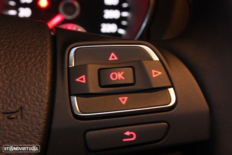 VW Golf 2.0 TDi Confortline - 34