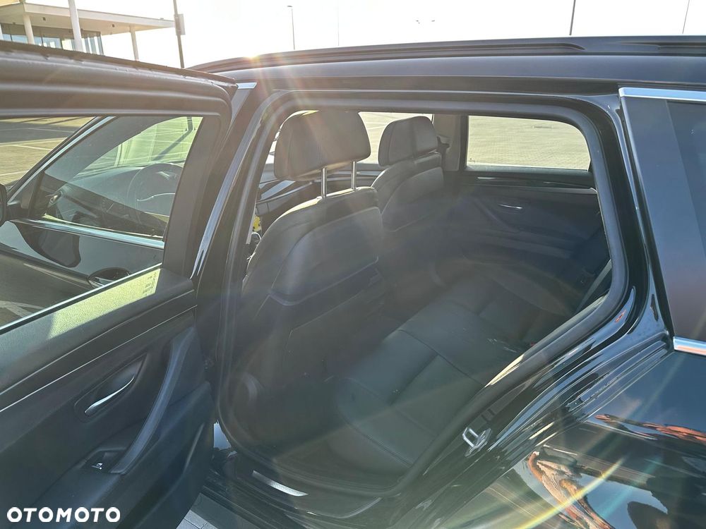 BMW Seria 5 525d xDrive Luxury Line - 22