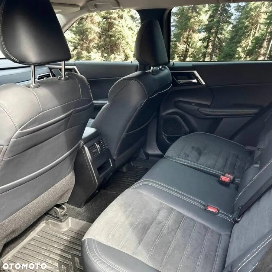Mitsubishi Outlander - 12