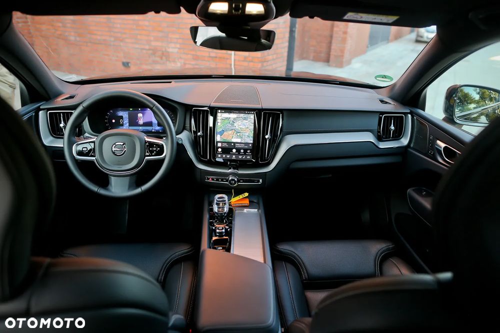Volvo XC 60 B5 B AWD Plus Black Edition - 21