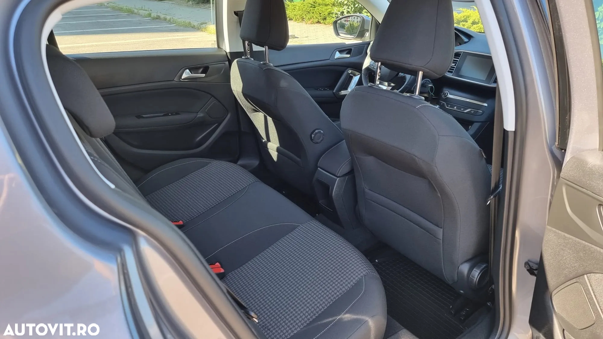 Peugeot 308 1.2 L PureTech Turbo S&S Allure - 12
