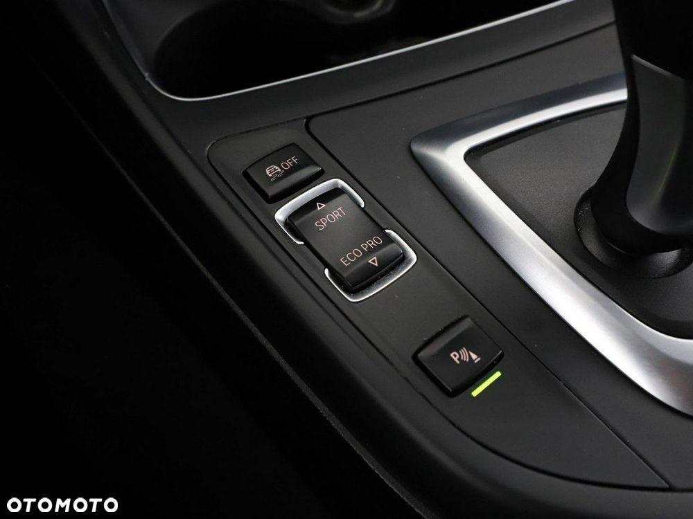 BMW Seria 1 118d Edition Metropolitan - 29