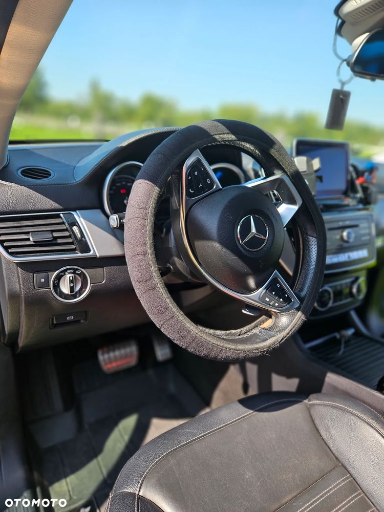 Mercedes-Benz GLE - 12