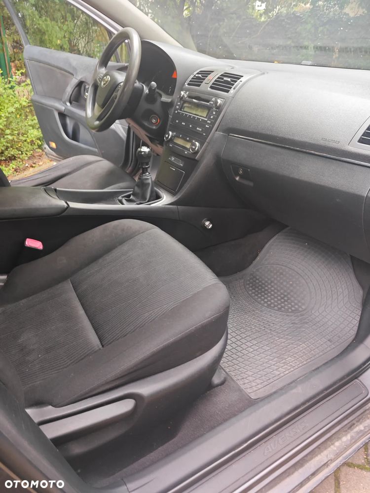 Toyota Avensis 1.6 Luna - 22