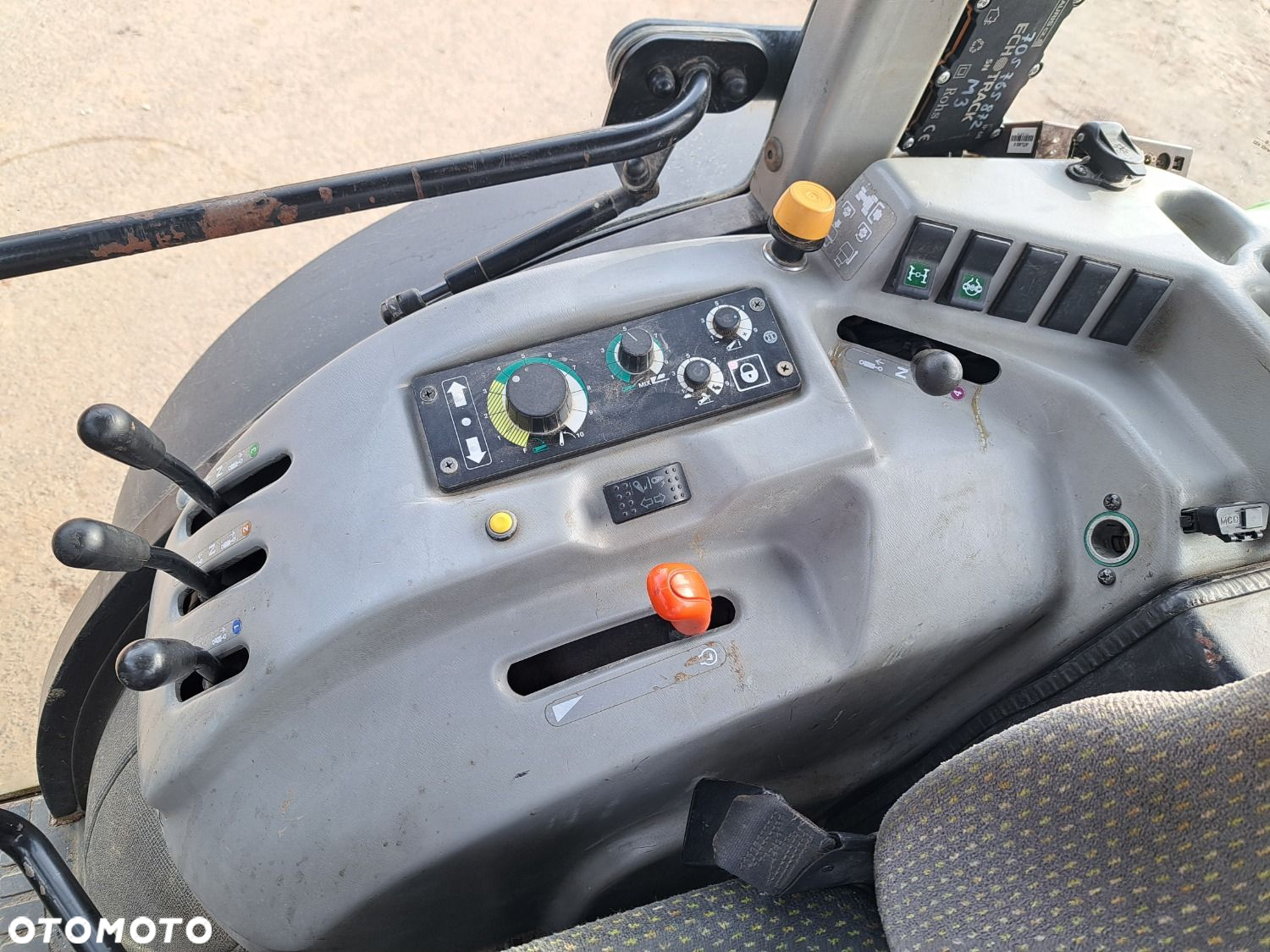 Claas Nexos 240 F 4X4 - 16