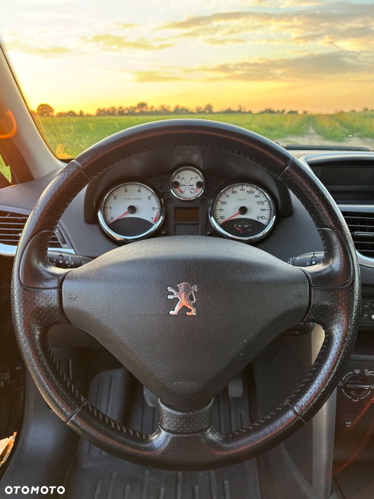 Peugeot 207 1.4 - 12