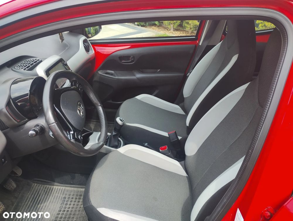 Toyota Aygo x-play - 5