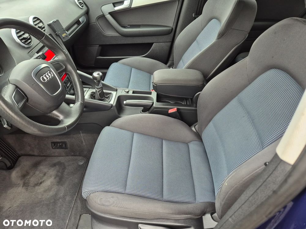 Audi A3 Sportback 1.6 TDI DPF Ambiente - 16