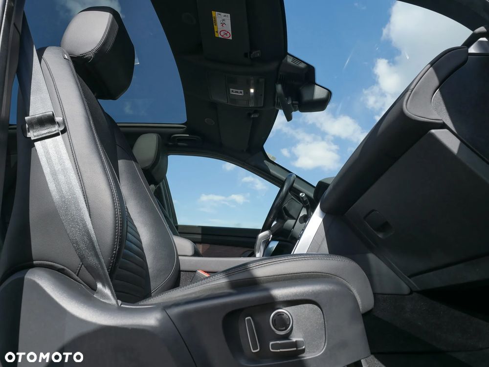 Land Rover Discovery Sport P300e SE - 24