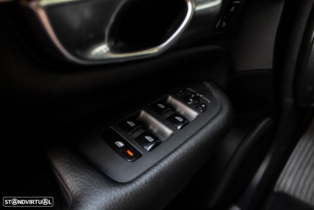 Volvo XC 90 B5 D AWD Geartronic Momentum Pro - 18