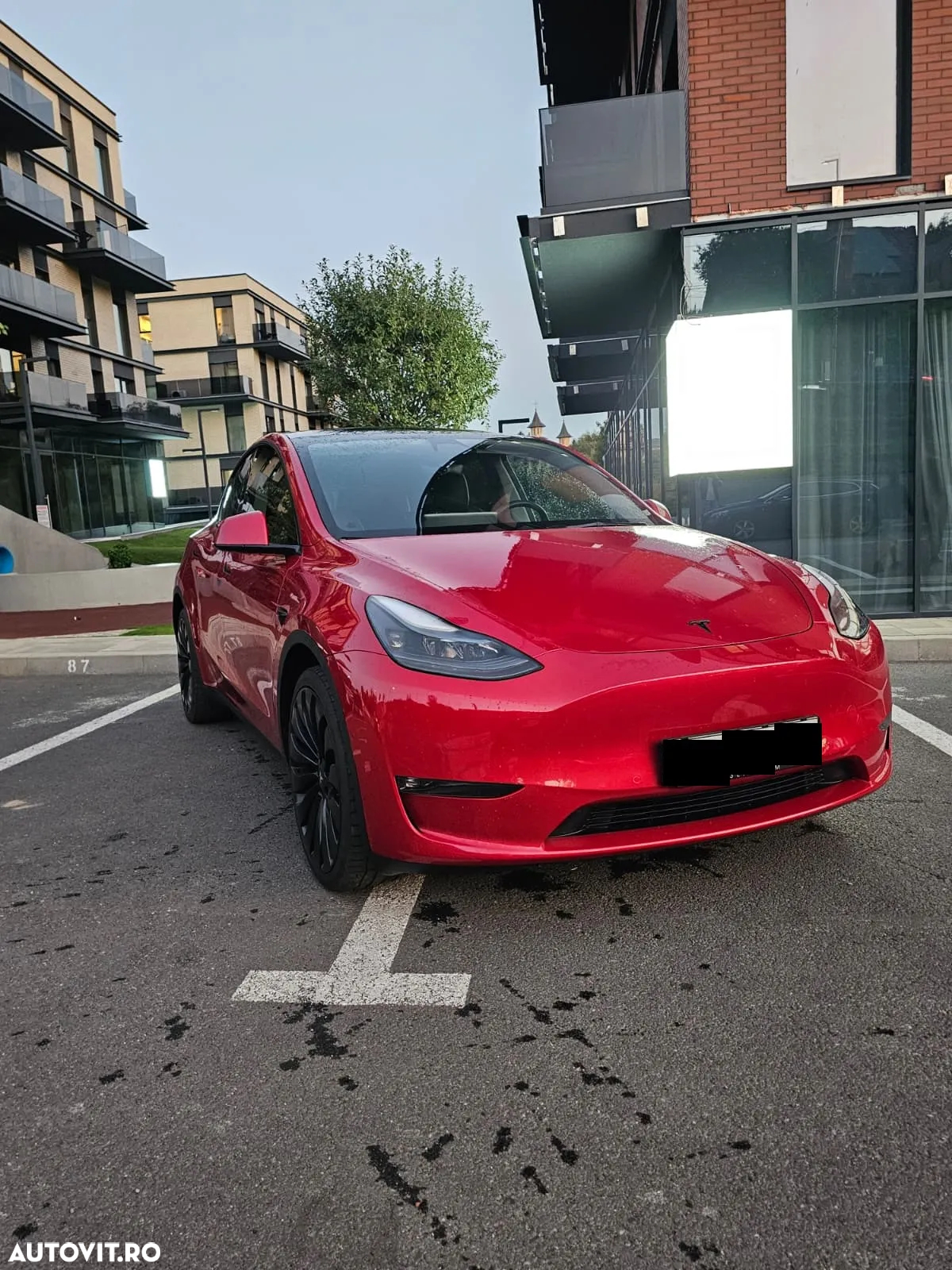 Tesla Model Y Long Range Dual Motor AWD - 8