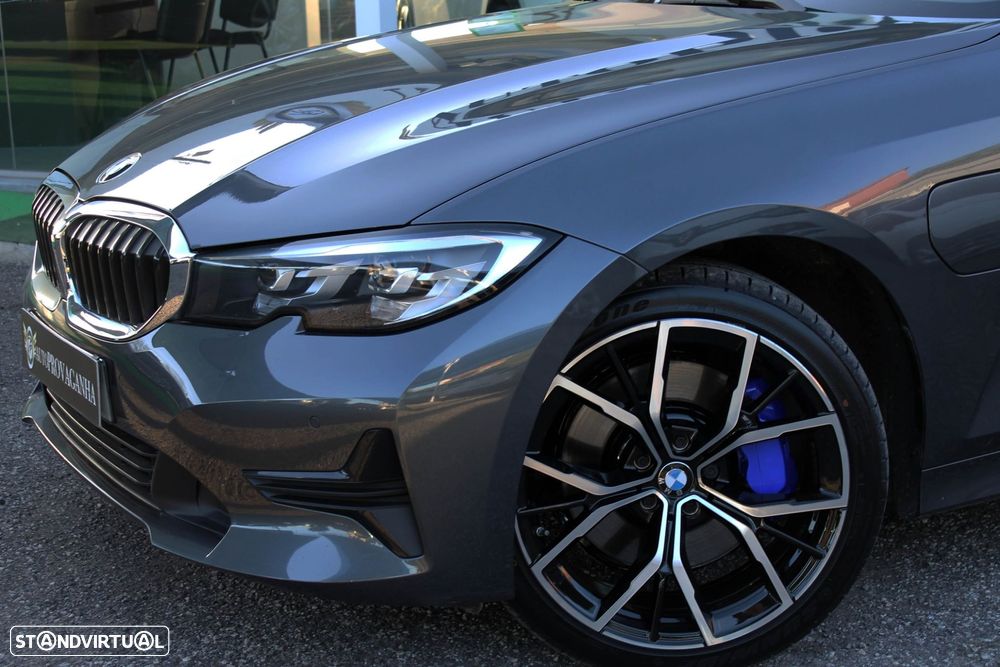 BMW 330 e Touring Auto - 4