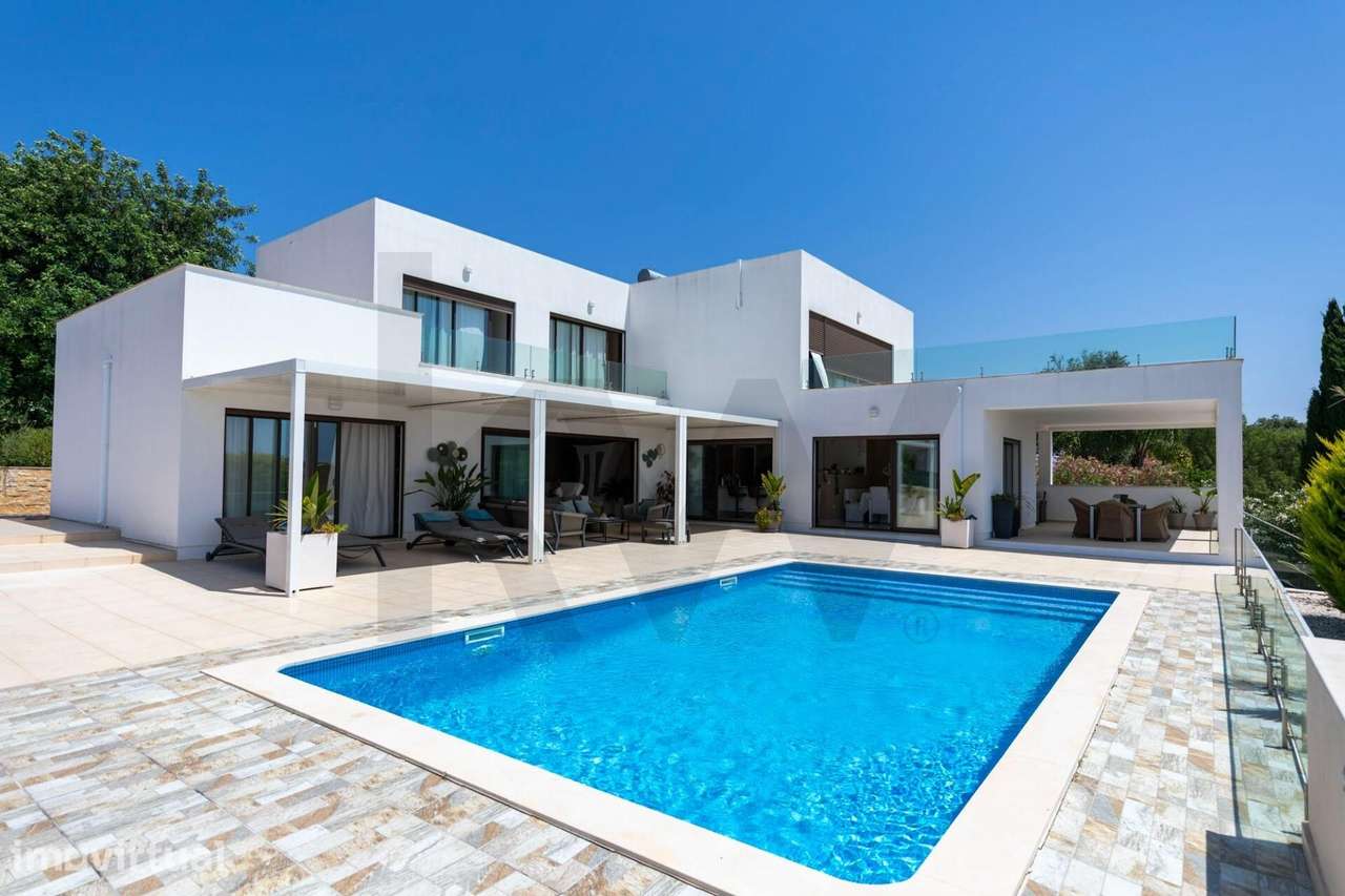 Moradia T4 - Espaçosa - Com Piscina e Garagem - Grande imagem: 2/60