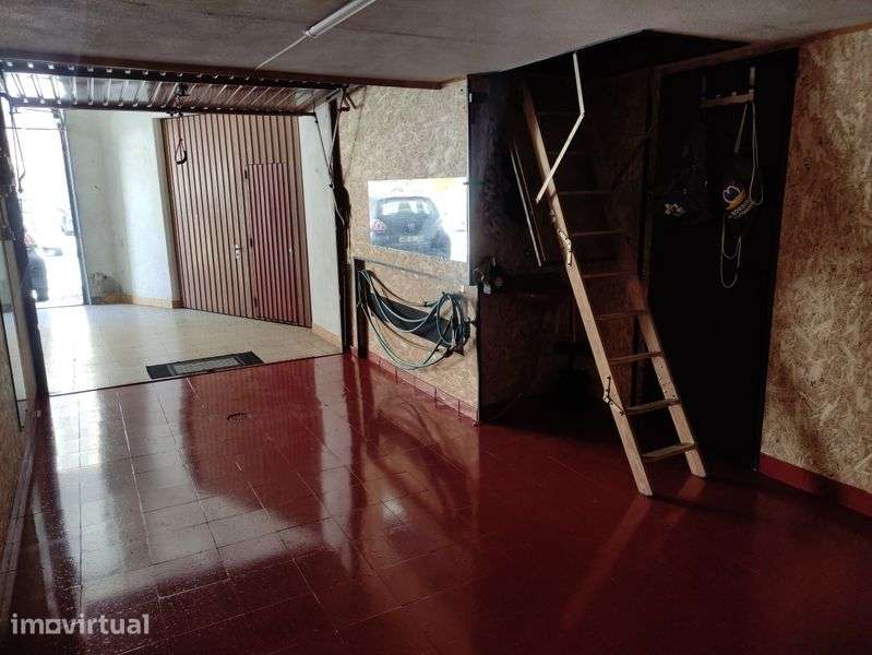 Aluga-se garagem com carregador para carro elétrico - Grande imagem: 2/8