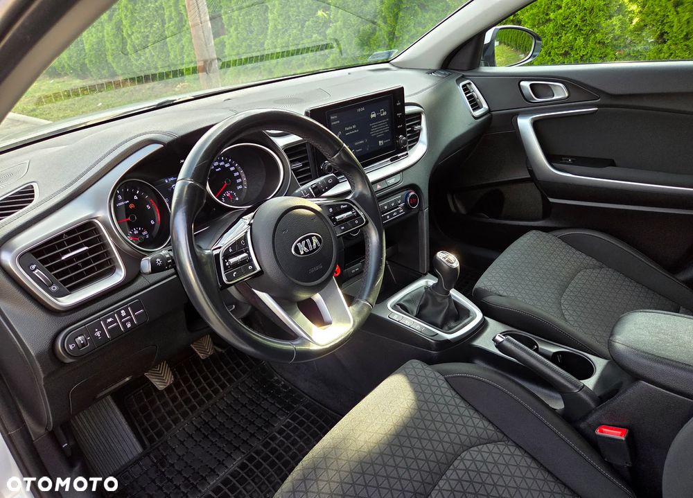 Kia Ceed 1.6 CRDi mHEV M - 8