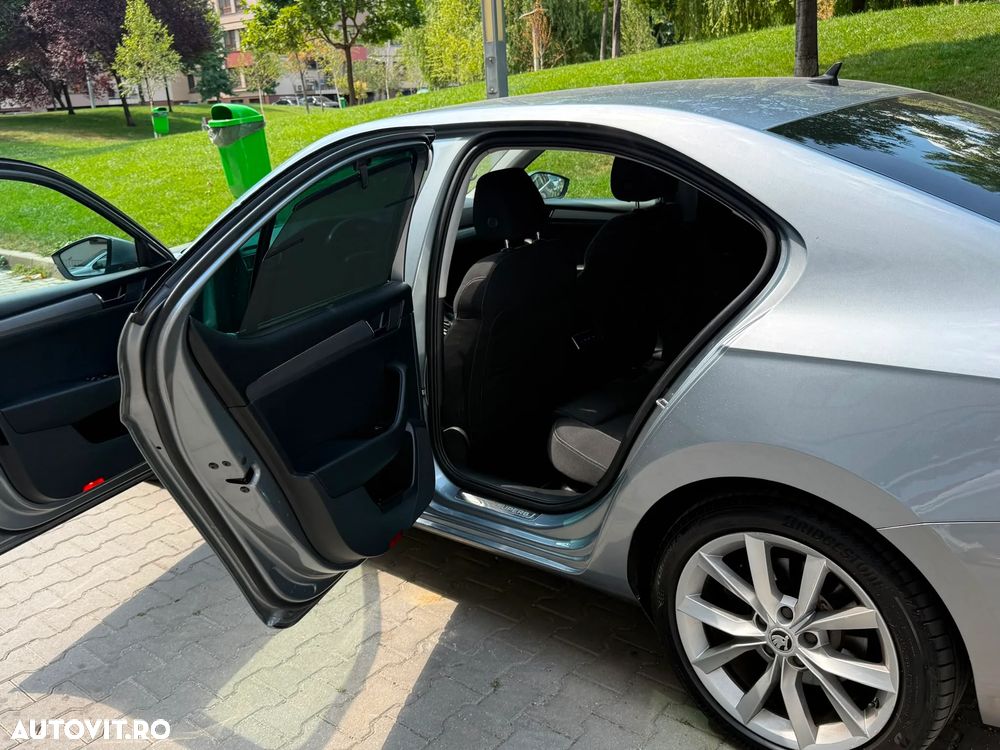Skoda Superb 2.0 TDI DSG 4X4 Style - 8