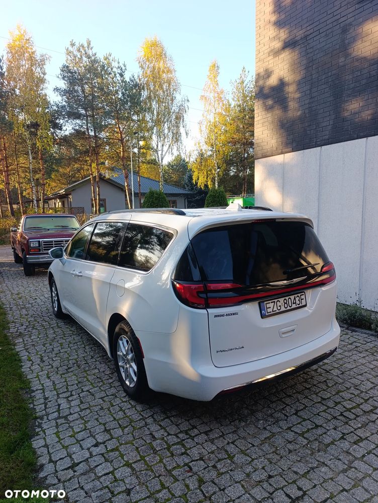 Chrysler Pacifica 2022 photo 3