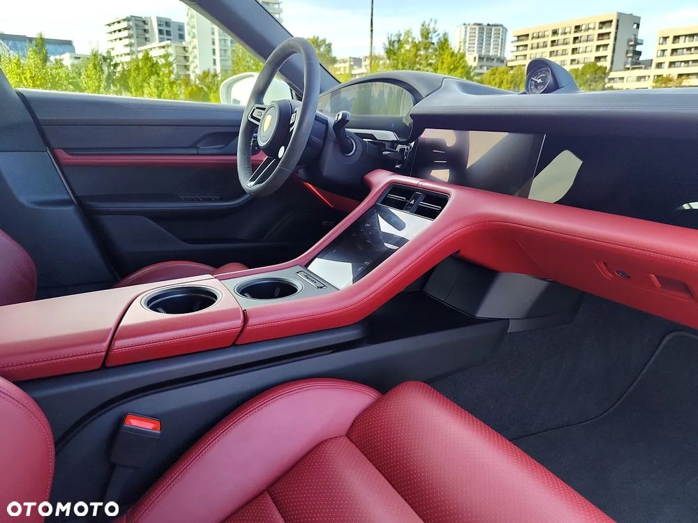 Porsche Taycan Turbo - 11