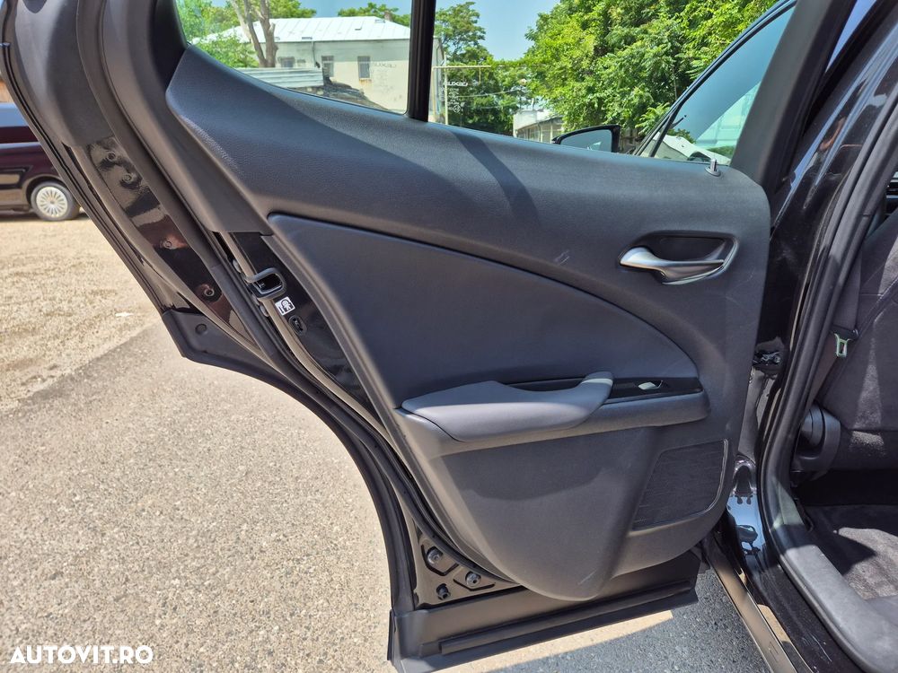 Lexus UX ver-250h-2-0l-hev-20h---178-hp-4x2-cvt-business - 12