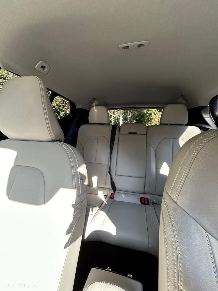 Volvo XC 40 B3 AT FWD MHEV Plus Dark - 12