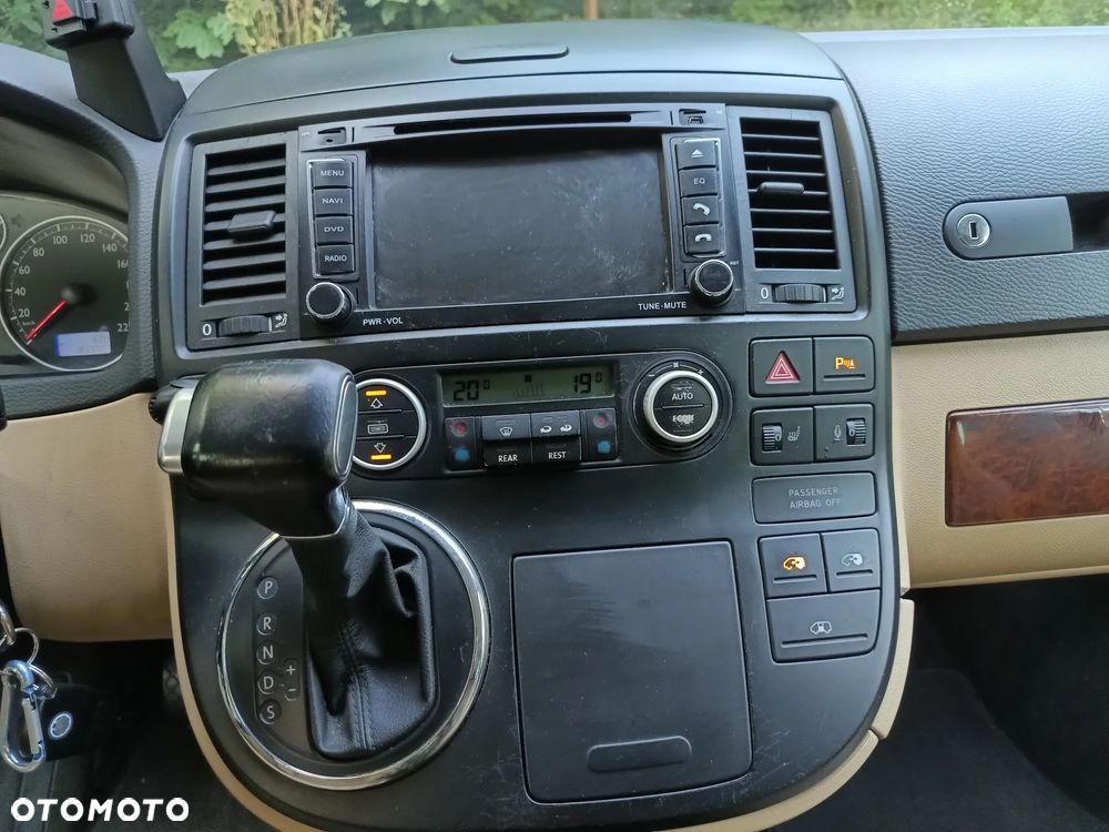 Volkswagen Multivan - 15