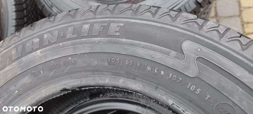 205/65/16 c semperit van life - 4