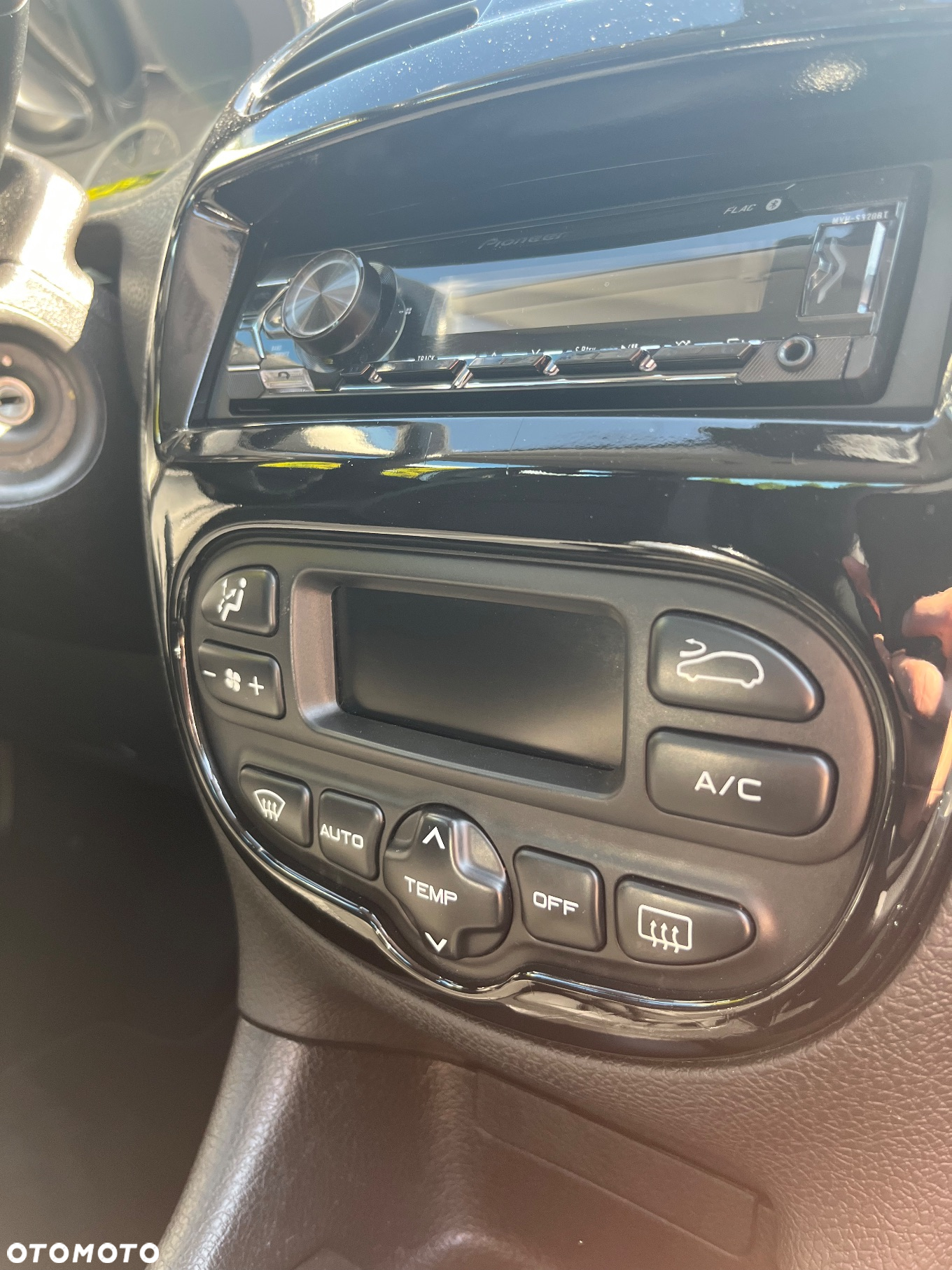 Peugeot 206 75 JBL - 26