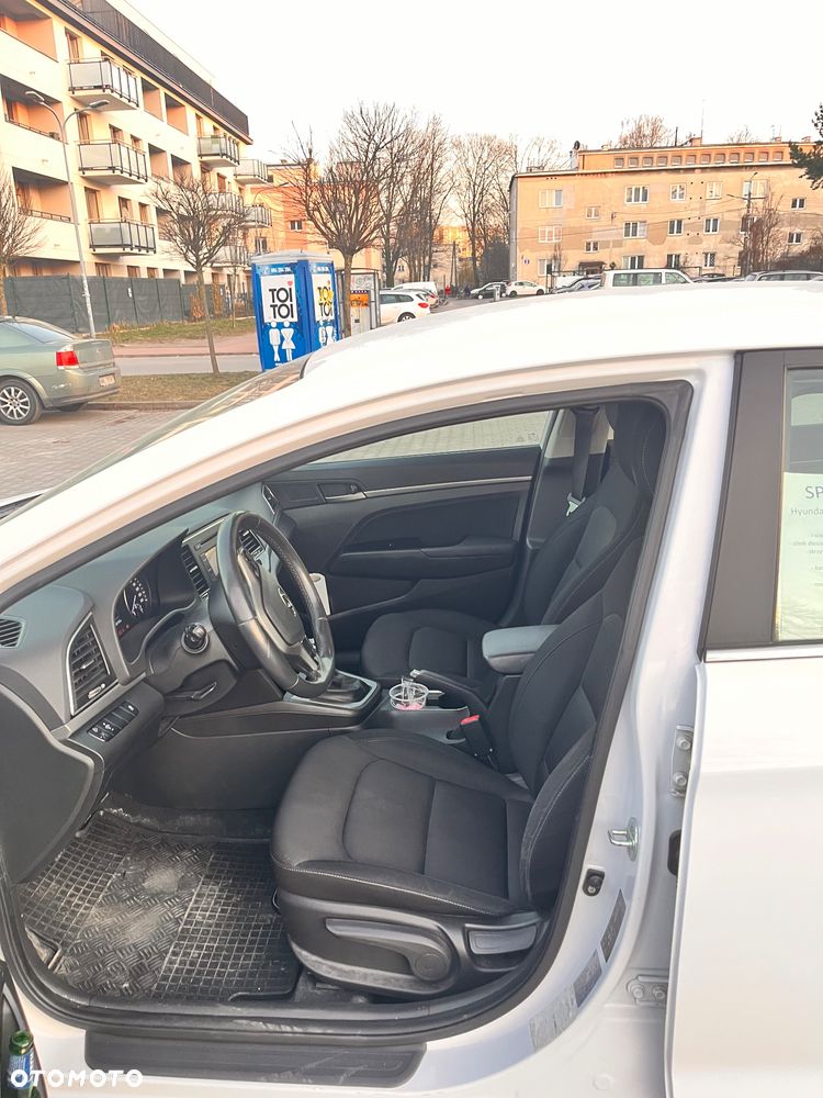 Hyundai Elantra - 10