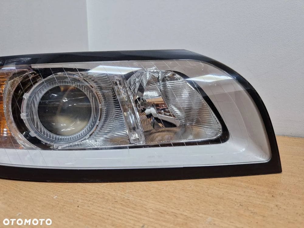 LAMPA PRAWA PRZEDNIA VOLVO V50 LIFT 07-12 EUROPA - 3