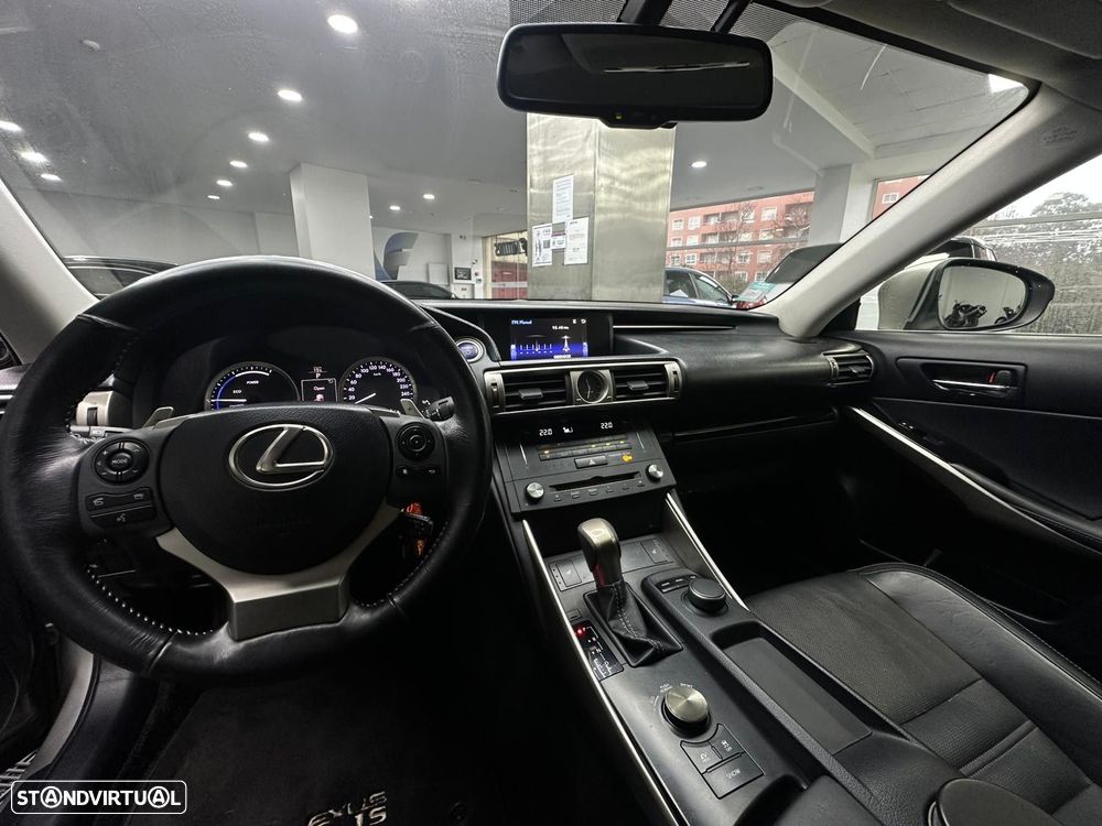 Lexus IS 300H Sport Edition - 15