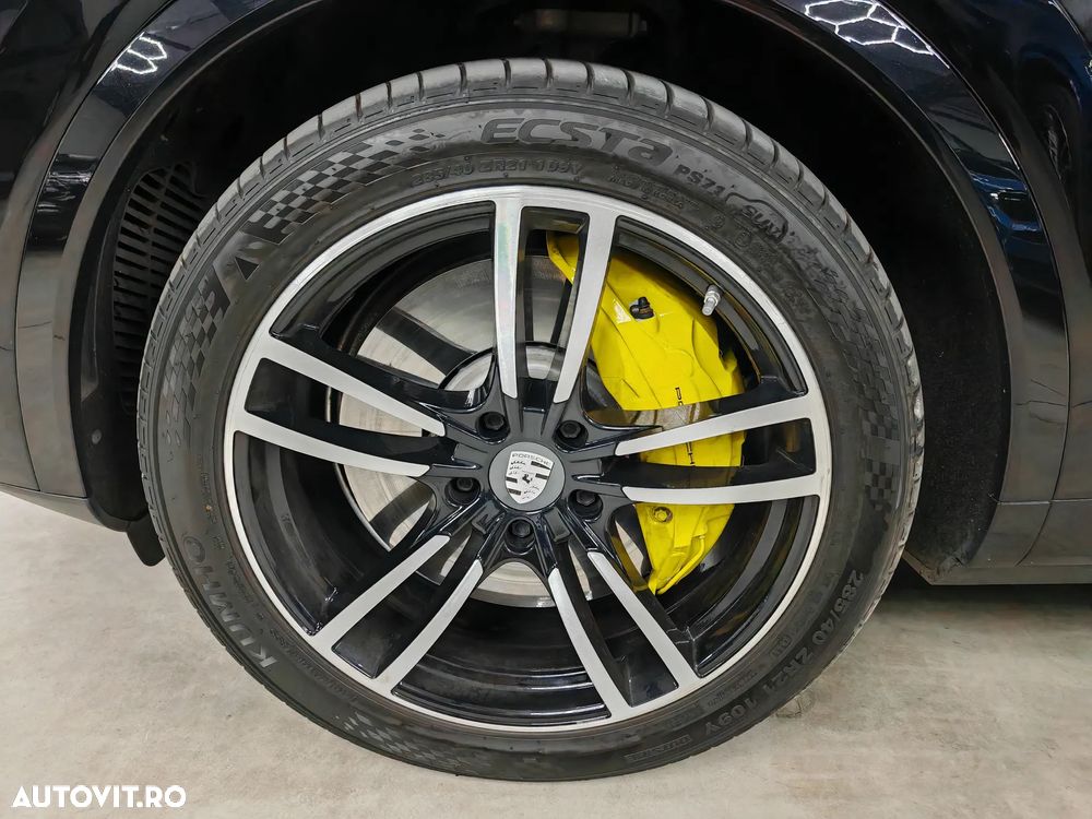 Porsche Cayenne Turbo - 31