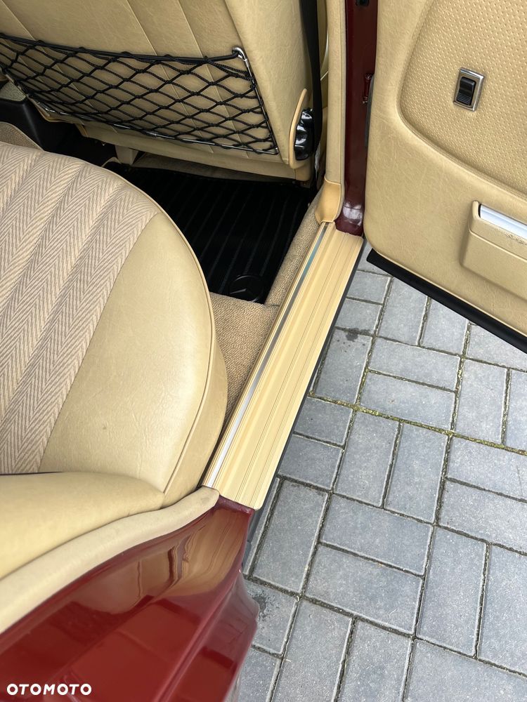 Mercedes-Benz W123 - 21