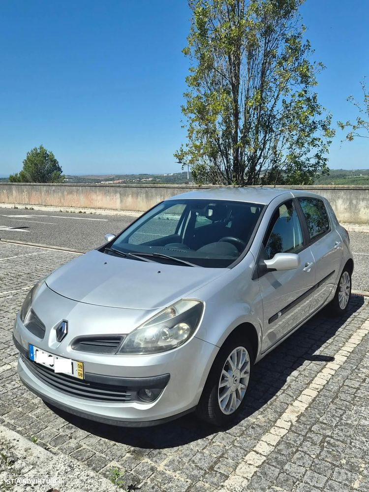 Renault Clio 1.5 dCi Dynamique S - 1