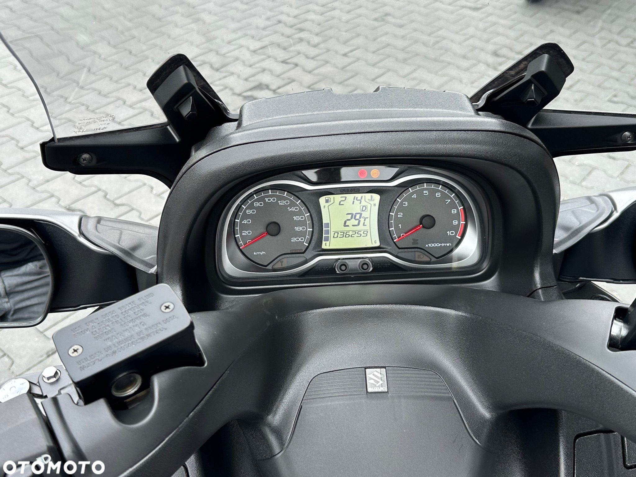 Suzuki Burgman - 22