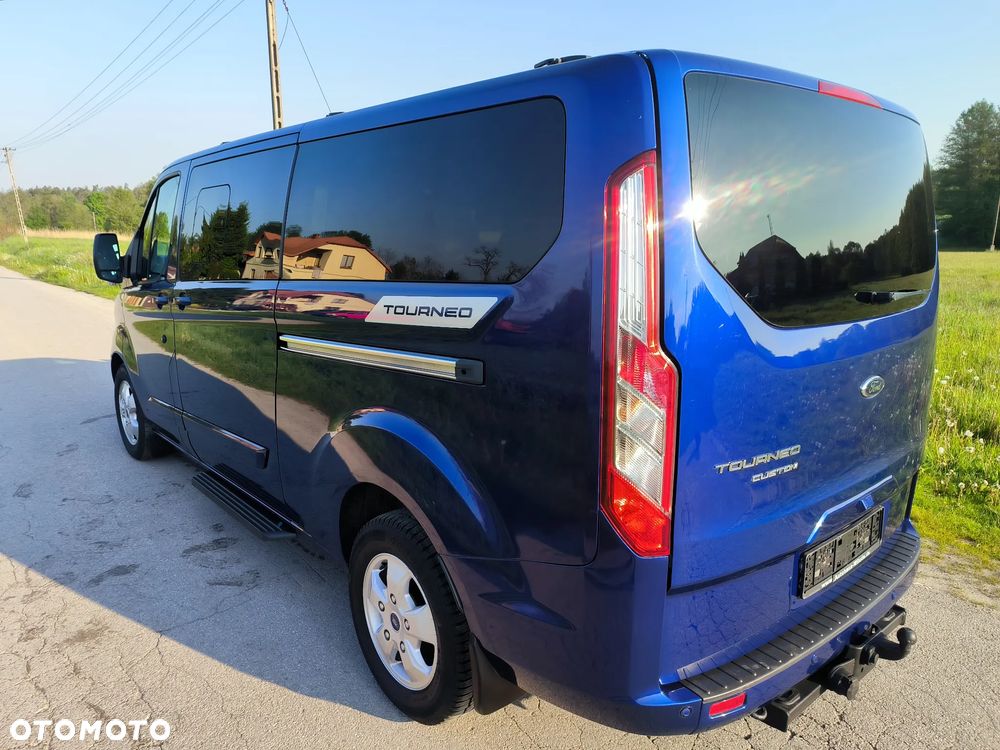 Ford Tourneo Custom 2.0 EcoBlue L2 Shuttle Bus Titanium - 36