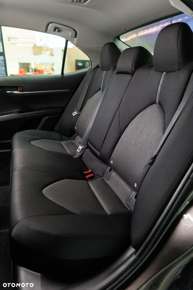 Toyota Camry 2.5 Hybrid Comfort CVT - 21