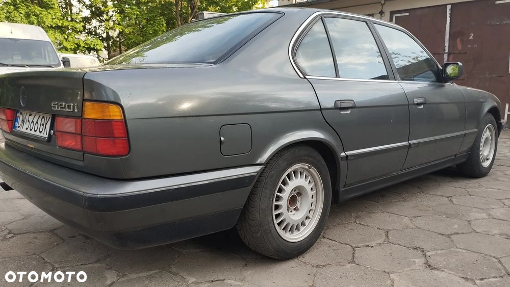 BMW Seria 5 520 i - 3