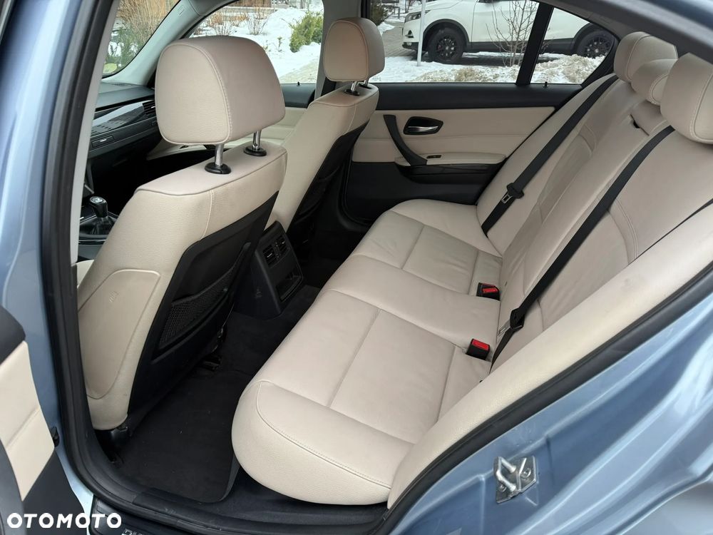 BMW Seria 3 320d Efficient Dynamics Edition - 28