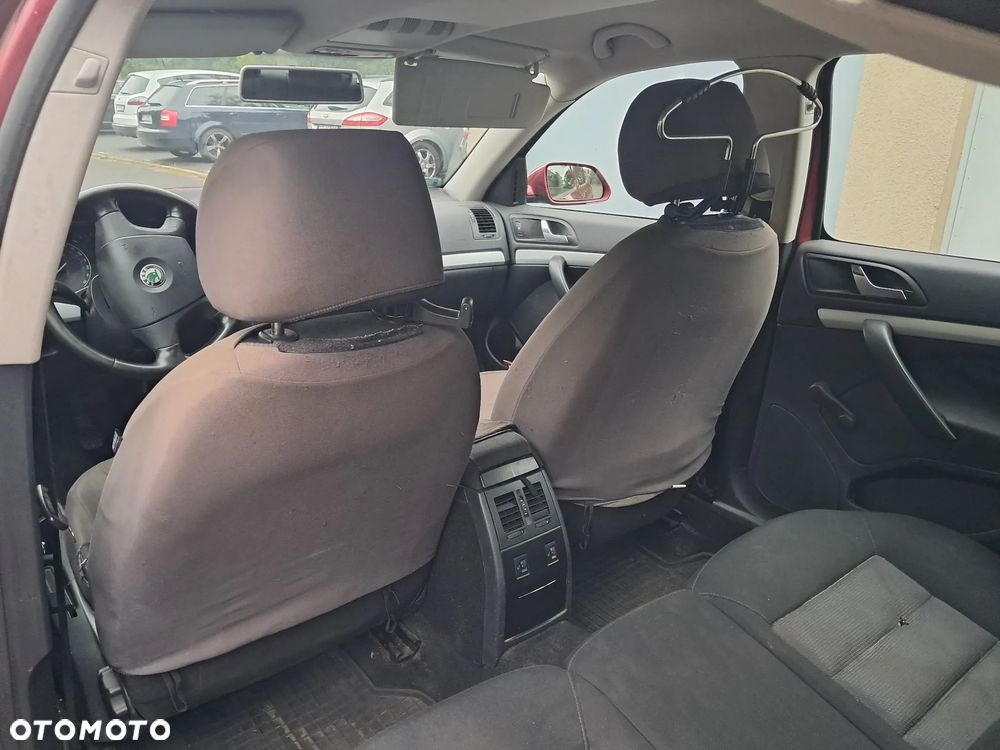 Skoda Octavia 1.6 Ambiente - 19