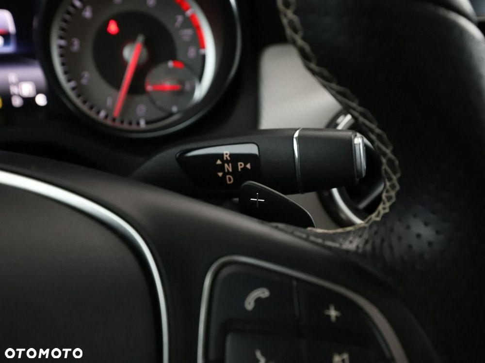 Mercedes-Benz GLA 200 7G-DCT - 31