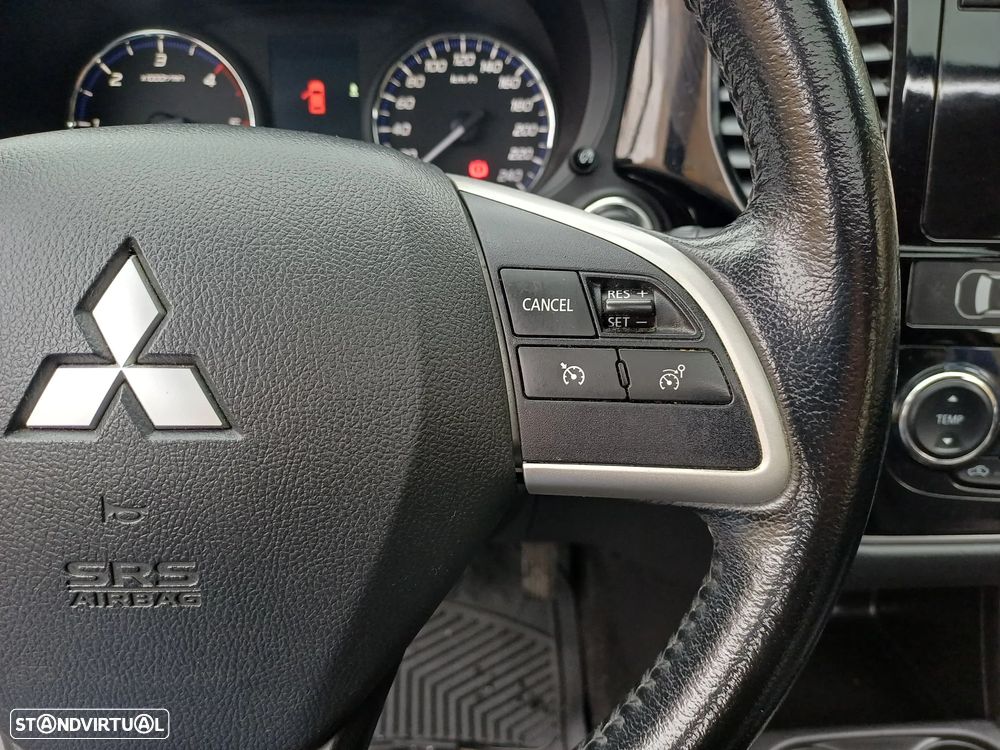 Mitsubishi Outlander 2.2 DI-D Instyle Navi 4WD - 23